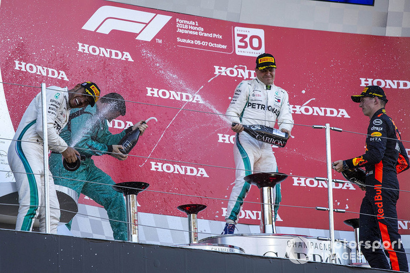 Lewis Hamilton, Mercedes AMG F1, Matt Deane, Mercedes AMG F1 Chief Mechanic, Valtteri Bottas, Mercedes AMG F1, Max Verstappen, Red Bull Racing celebrate with the champagne on the podium 