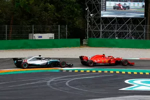 Kimi Raikkonen, Ferrari SF71H leads Lewis Hamilton, Mercedes AMG F1 W09 