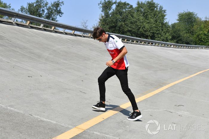 Charles Leclerc, Alfa Romeo Sauber F1 Team, en el peralte de Monza