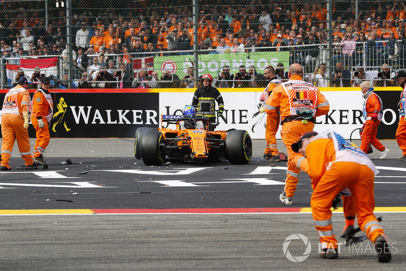 Фернандо Алонсо, McLaren MCL33, аварія на старті