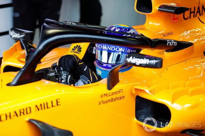 Fernando Alonso, McLaren, sn su cockpit