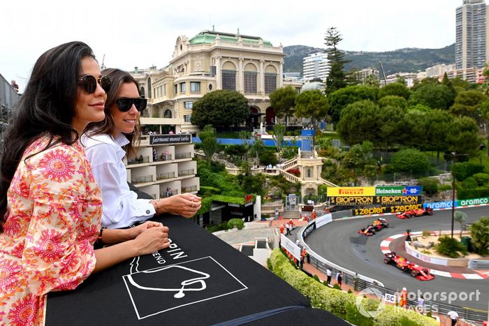 Fans watch as Charles Leclerc, Ferrari SF21, Sergio Pérez, Red Bull Racing RB16B, Carlos Sainz Jr., Ferrari SF21