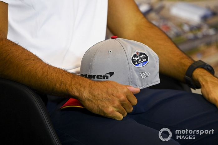 Carlos Sainz Jr., McLaren en la conferencia de prensa
