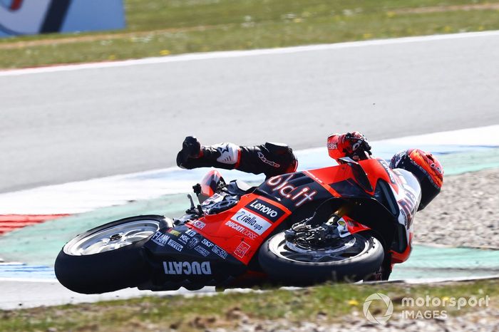 Caída de Michael Ruben Rinaldi, Aruba.it Racing Ducati