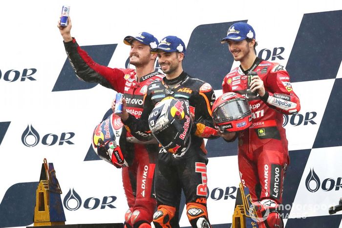 Ganador, Miguel Oliveira, Red Bull KTM Factory Racing, 2º lugar, Jack Miller, Ducati Team, 3º lugar, Francesco Bagnaia, Ducati Team
