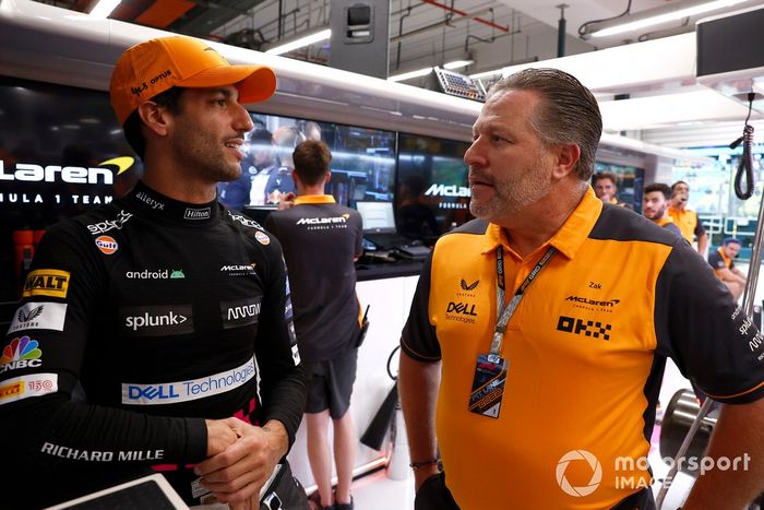 Daniel Ricciardo, McLaren, con Zak Brown, director general de McLaren Racing