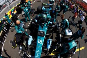 Lance Stroll, Aston Martin AMR24, na grelha de partida