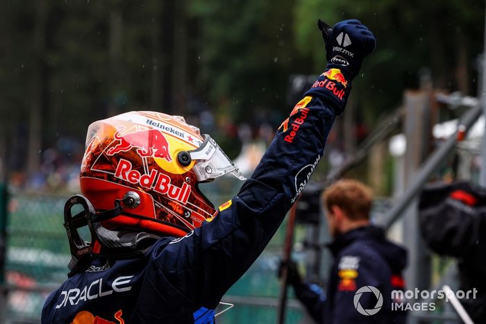 Max Verstappen, Red Bull Racing, celebra tras asegurar la Pole