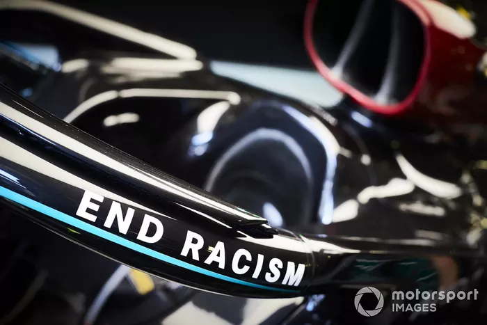 El mensaje #WeRaceAsOne en el coche de Lewis Hamilton, Mercedes F1 W11