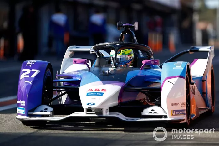 Alexander Sims, BMW I Andretti Motorsports, BMW iFE.20 in the pit lane