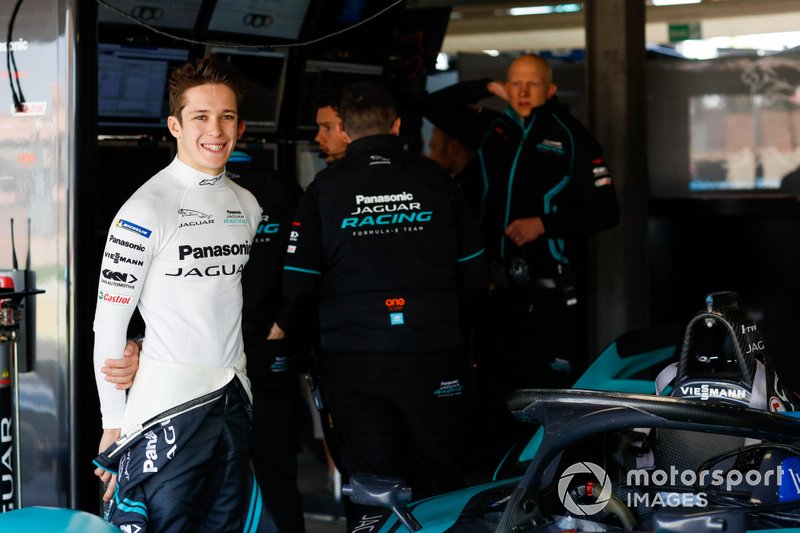 Sacha Fenestraz, durante un test para novatos con el equipo Jaguar en la Fórmula E