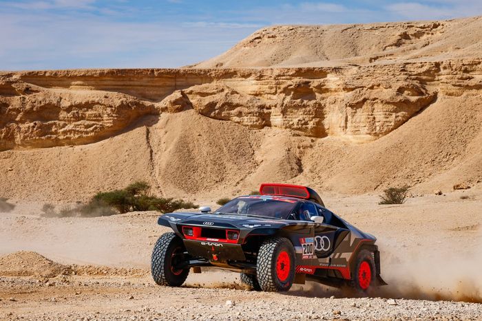 #200 Team Audi Sport Audi: Stéphane Peterhansel, Edouard Boulanger