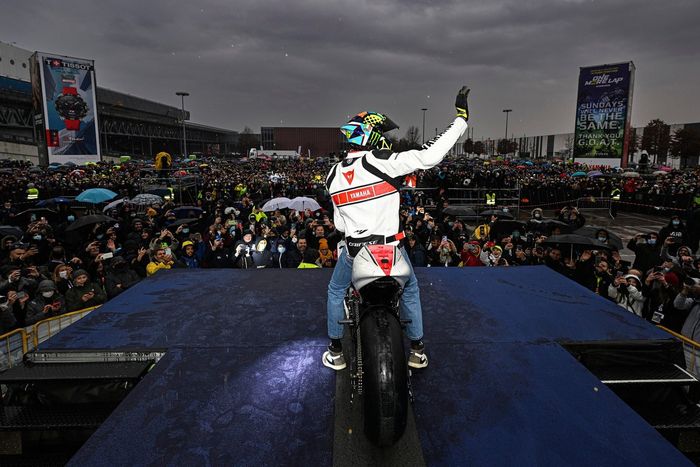 Valentino Rossi en el EICMA en Milán