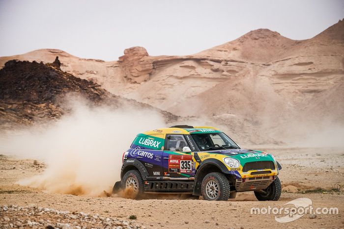 #335 X-Raid Mini JCW Rally Team: Guilherme Spinelli, Youssef Haddad
