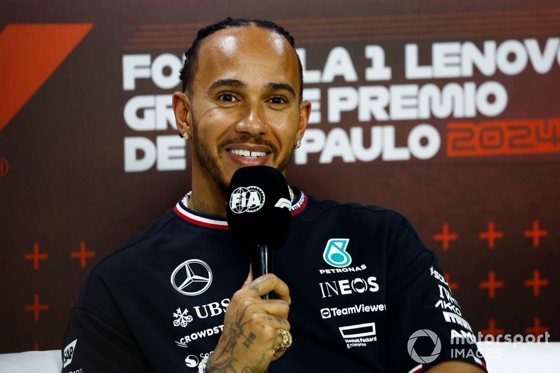 Lewis Hamilton, equipo Mercedes-AMG F1, en la rueda de prensa 