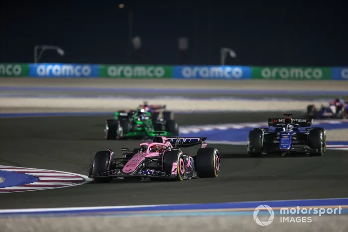 Esteban Ocon, Alpine A524, Alex Albon, Williams FW46, Zhou Guanyu, KICK Sauber C44
