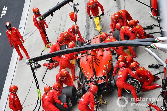 Sebastian Vettel, Ferrari SF90, effettua un pit stop