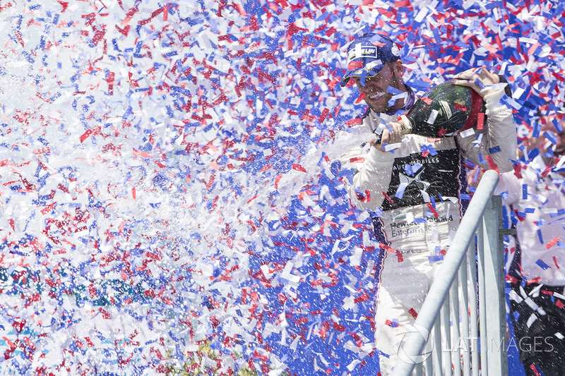 Podio: ganador Sam Bird, DS Virgin Racing