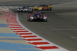 #8 Audi Sport Team Joest, Audi R18: Lucas di Grassi, Loic Duval, Oliver Jarvis; #2 Porsche Team, Por
