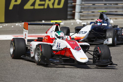 Nirei Fukuzumi, ART Grand Prix leads Steijn Schothorst, Campos Racing