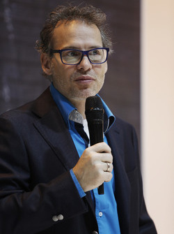 Jacques Villeneuve visits the F1 Racing stand