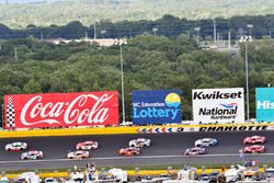 Kevin Harvick, Stewart-Haas Racing Ford, Kyle Busch, Joe Gibbs Racing Toyota