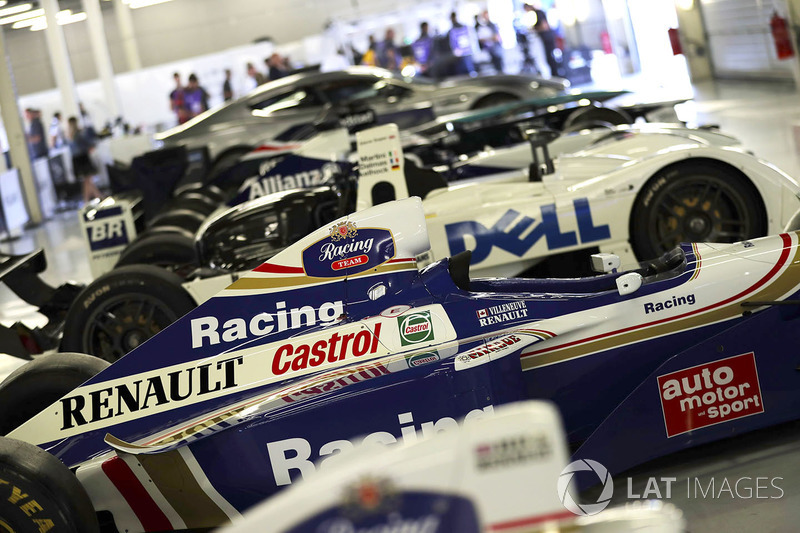 FW19 Жака Вільньова 1997 року команди Renault Sport F1