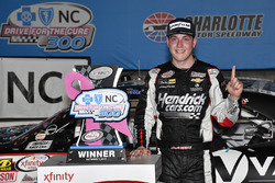 Race winner Alex Bowman, Chip Ganassi Racing Chevrolet