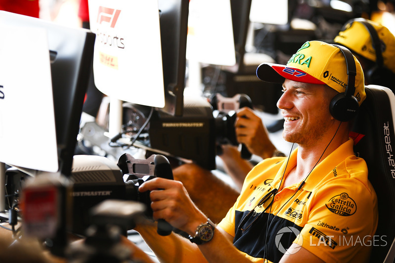 Nico Hulkenberg, Renault Sport F1 Team, tries teh F1 eSports