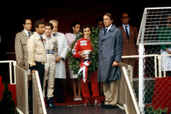 Podium : le vainqueur Alain Prost, McLaren, le second Ayrton Senna, Toleman