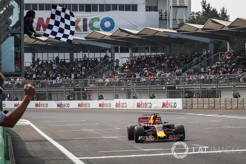 Race winner Max Verstappen, Red Bull Racing RB13 takes the chequered flag