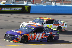 Denny Hamlin, Joe Gibbs Racing Toyota, Chase Elliott, Hendrick Motorsports Chevrolet