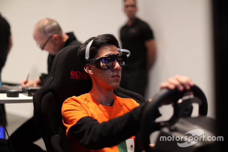Un participante del McLaren World's Fastest Gamer
