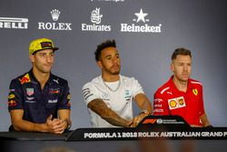 Daniel Ricciardo, Red Bull Racing, Lewis Hamilton, Mercedes AMG F1, y Sebastian Vettel, Ferrari en l