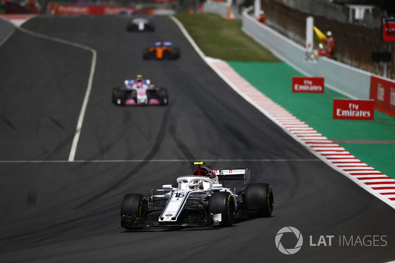 Charles Leclerc, Sauber C37, Esteban Ocon, Force India VJM11