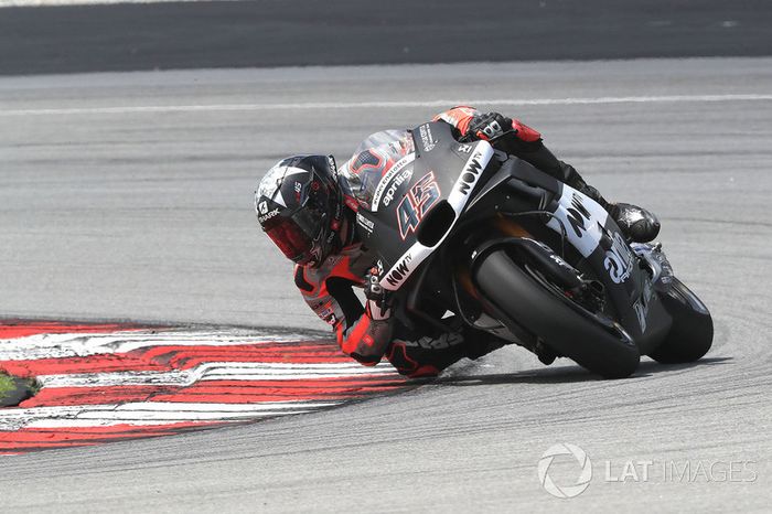 Carenado de Aprilia en Sepang, con ranuras laterales