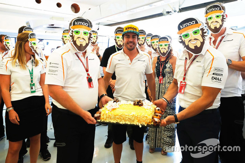 McLaren ya hizo caretas de Alonso en el 37º cumpleaños del piloto