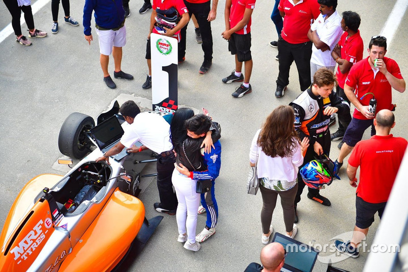 Pemenang Race 4, Presley Martono, di Parc Ferme.