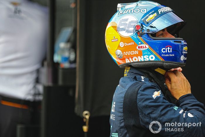 El casco de Fernando Alonso en las 500 millas de Indianápolis 2020
