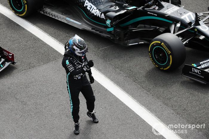 Ganador de la pole Valtteri Bottas, Mercedes AMG F1