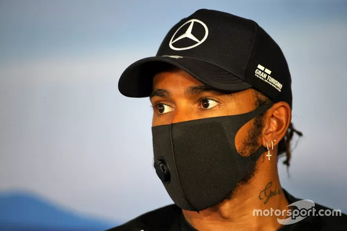 Lewis Hamilton, Mercedes-AMG Petronas F1 en la conferencia de prensa