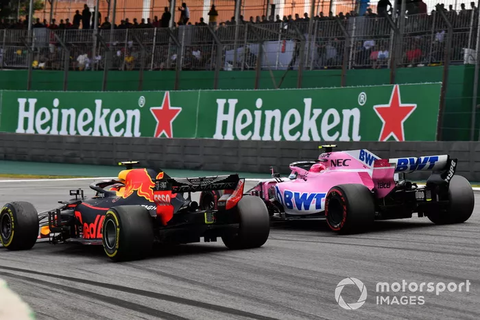 Esteban Ocon, Racing Point Force India VJM11 y Max Verstappen, Red Bull Racing RB14
