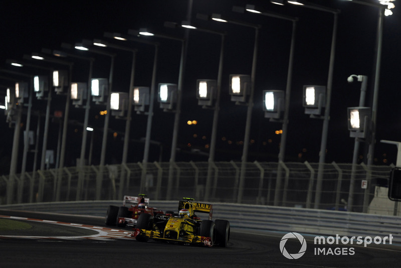 Vitaly Petrov, Renault R30, Fernando Alonso, Ferrari F10
