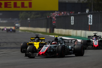 Kevin Magnussen, Haas F1 Team VF-18, leads Nico Hulkenberg, Renault Sport F1 Team R.S. 18, and Romain Grosjean, Haas F1 Team VF-18