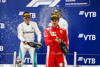 Podio: segundo lugar Valtteri Bottas, Mercedes AMG F1, ganador de la carrera Lewis Hamilton, Mercedes AMG F1, tercer lugar Sebastian Vettel, Ferrari