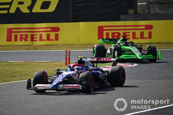 Yuki Tsunoda, RB F1 Team VCARB 01, Valtteri Bottas, Kick Sauber C44