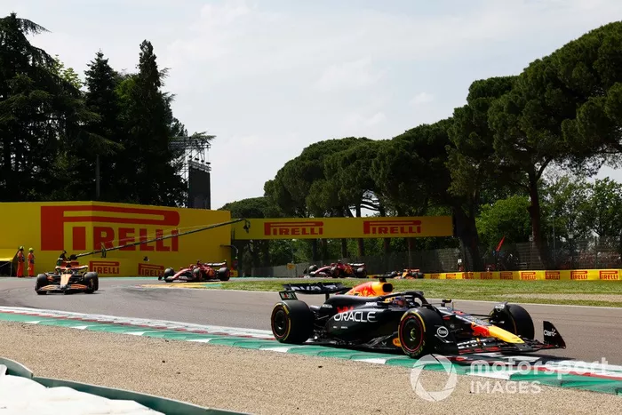 Max Verstappen, Red Bull Racing RB20, Lando Norris, McLaren MCL38, Charles Leclerc, Ferrari SF-24