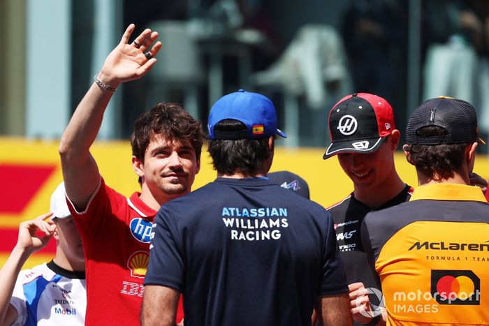 Charles Leclerc, Ferrari, Lando Norris, McLaren, Oliver Bearman, Haas F1 Team, Carlos Sainz, Williams