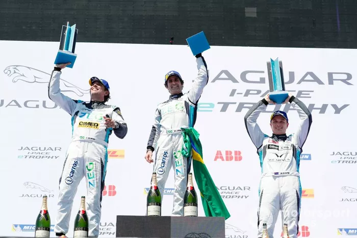 The PRO podium: Race winner Sérgio Jimenez, Jaguar Brazil Racing, Cacá Bueno, Jaguar Brazil Racing, 2nd position, Simon Evans, Team Asia New Zealand, 3rd position