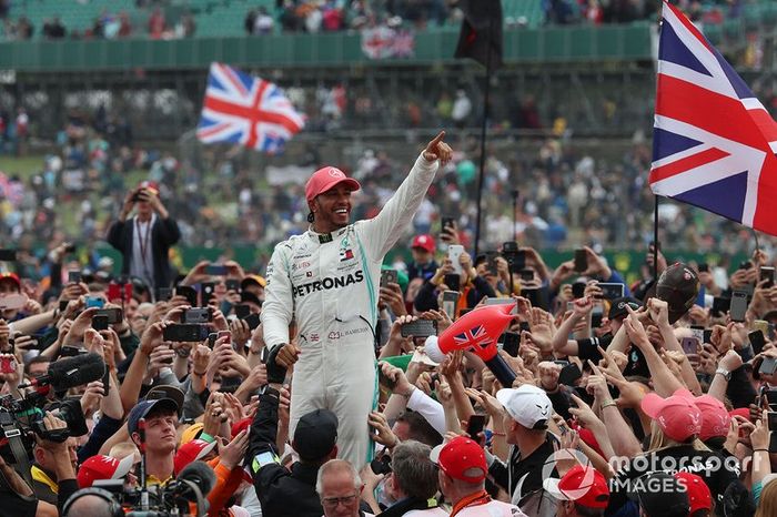 Race winner Lewis Hamilton, Mercedes AMG F1